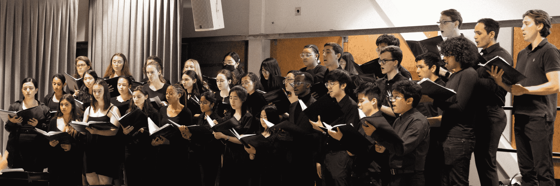 A picture of the chorale singing