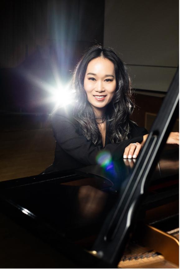photo of composer Shuying Li